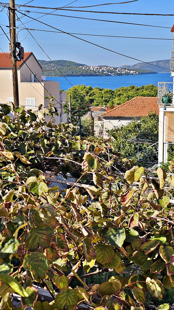 Hiša v Trogirju/Čiovu - Blizu kampa Rožac - 200 m od morja